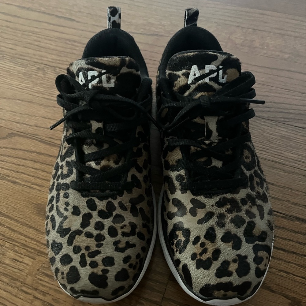 APL Size 8 gym shoe pony hair leopard print women’s